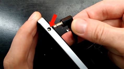 how to remove broken headphone jack